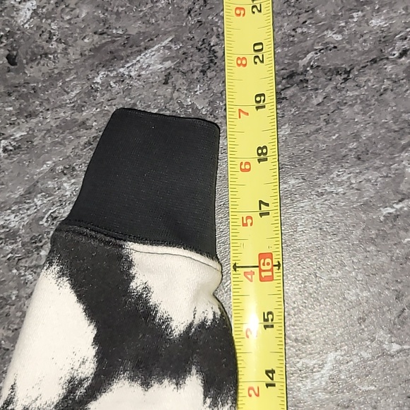 Nike. Embroidered. Crewneck. Streetwear. Women's Size Medium - Picture 11 of 16